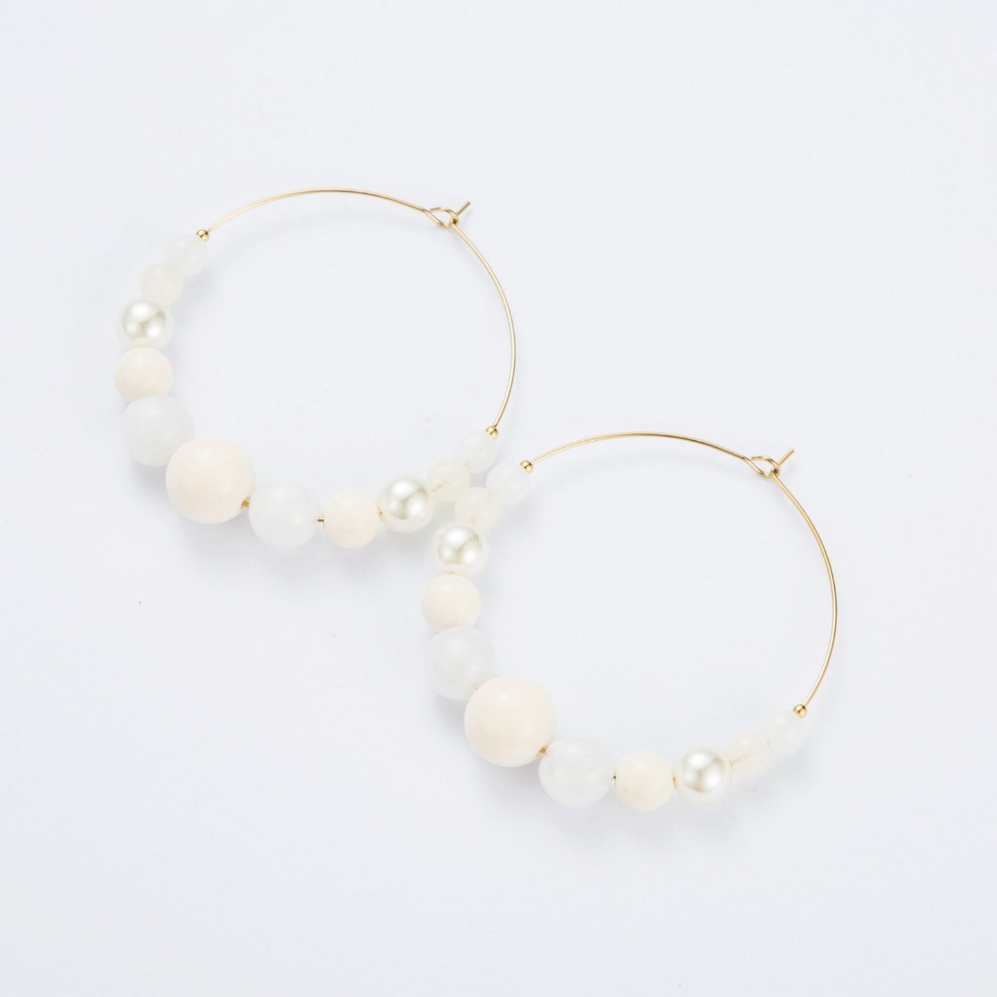 Boucles d'Oreilles en acier inoxydable - Créoles 50mm avec perles blanches - or