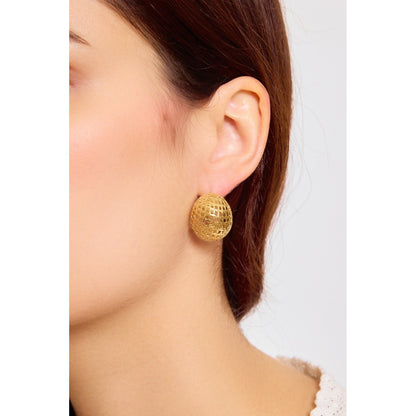Boucles d'Oreilles en acier inoxydable - Créoles Bombées Effet Tressé - or portées