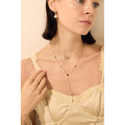 Collier ajustable en acier inoxydable - Pendentif Ovale à Strass - or porté